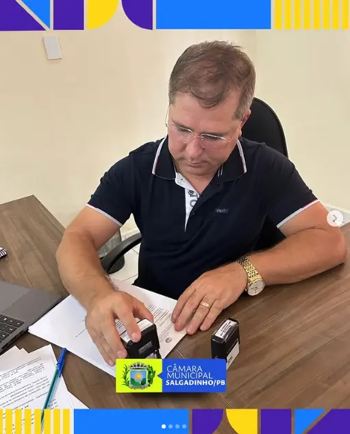 Presidente Leudo Almeida assina projetos e requerimentos aprovados na sessão ordinária!